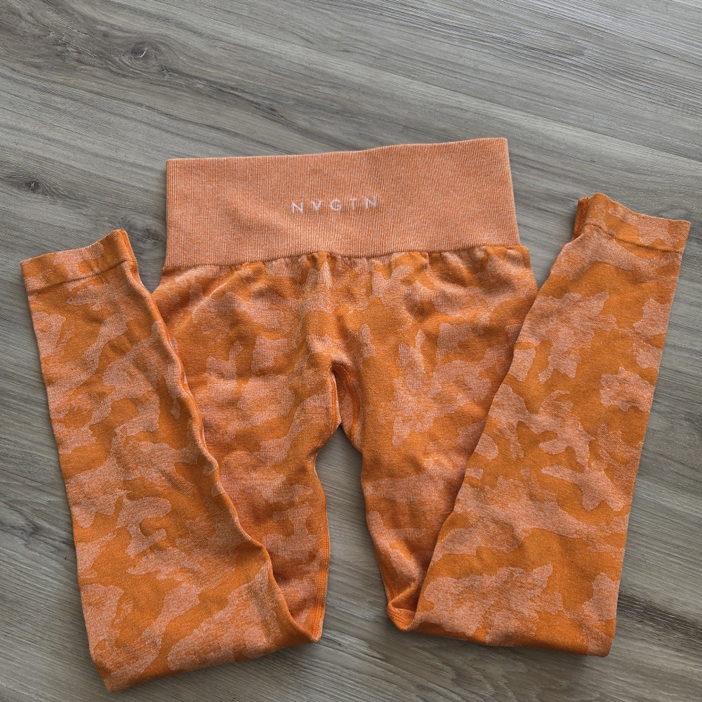 NVGTV Orange Camo Seamless Leggings Small EUC‎